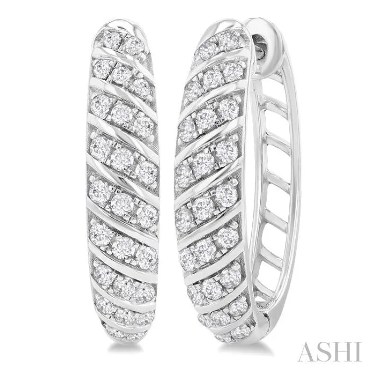 1/2 Ctw Ribbed Swirl Round Cut Diamond Fashion Hoop Earring in 14K White Gold