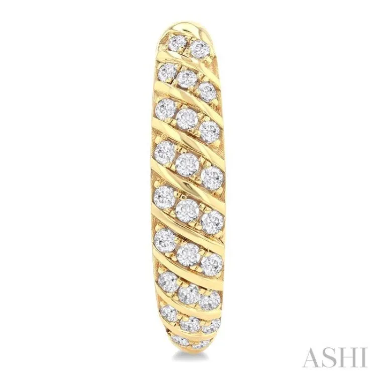 1/2 Ctw Ribbed Swirl Round Cut Diamond Fashion Hoop Earring in 14K Yellow Gold