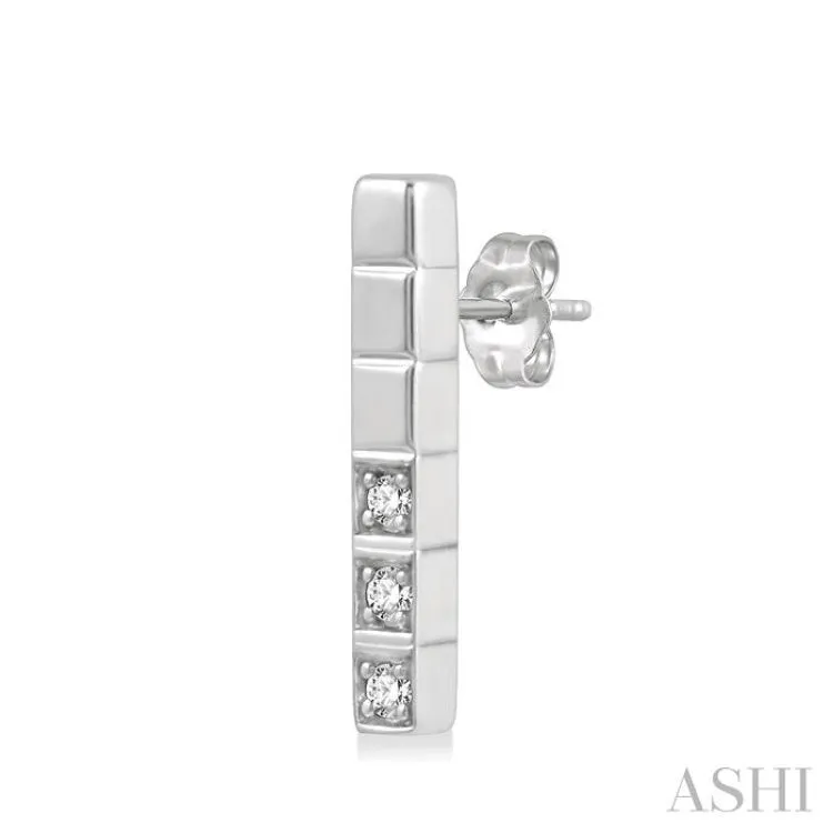 1/20 ctw Round Cut Diamond Bar Earring in 10K White Gold