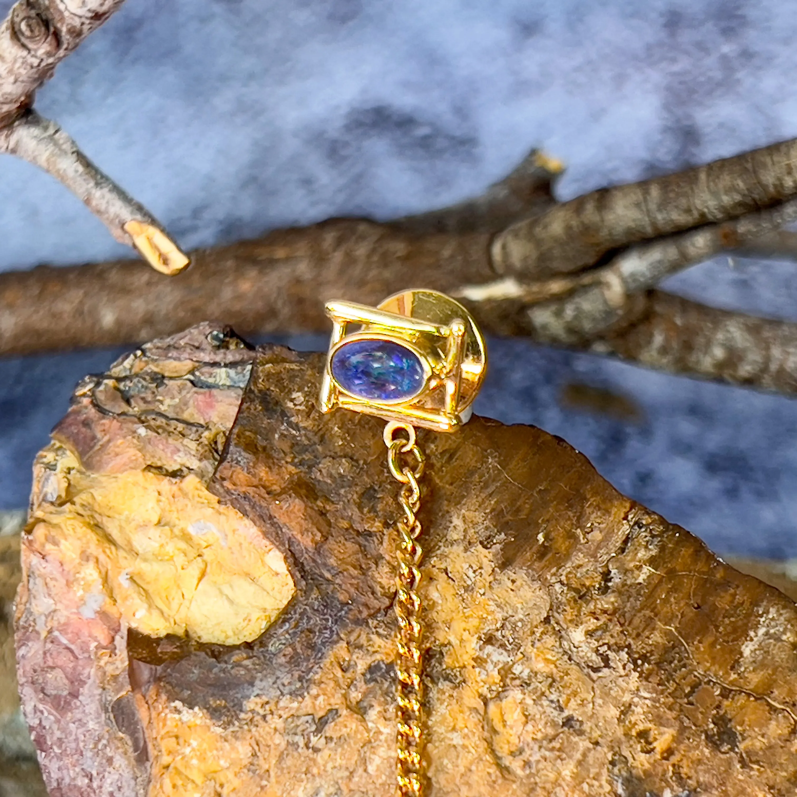 18kt Yellow Gold Black Opal 0.25 tie pin