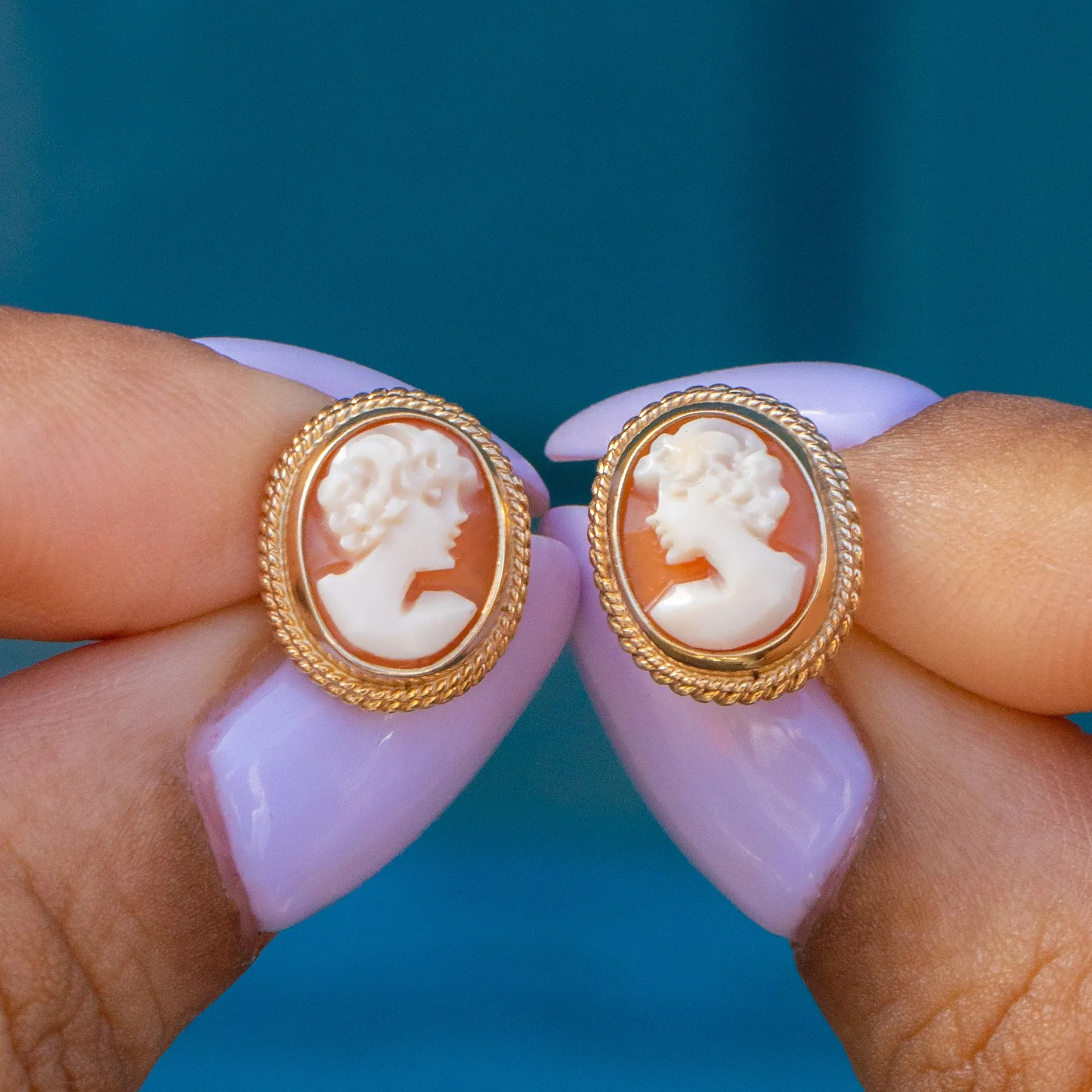 9ct Gold Cameo Stud Earrings