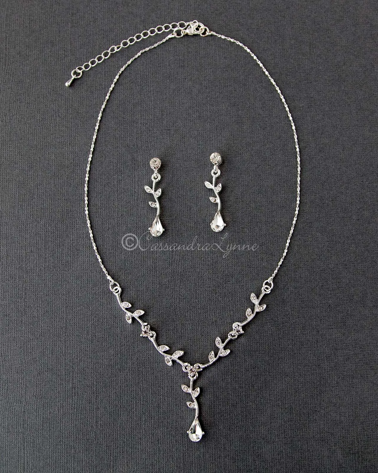 Simple Crystal Vine Necklace Set